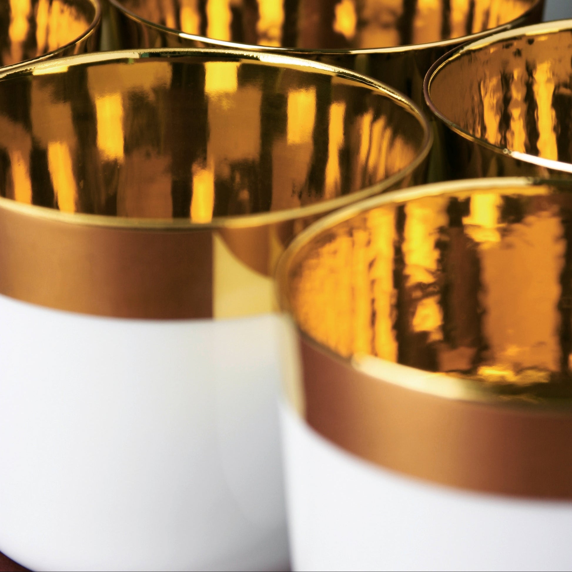 Champagne Goblet White, Cushion