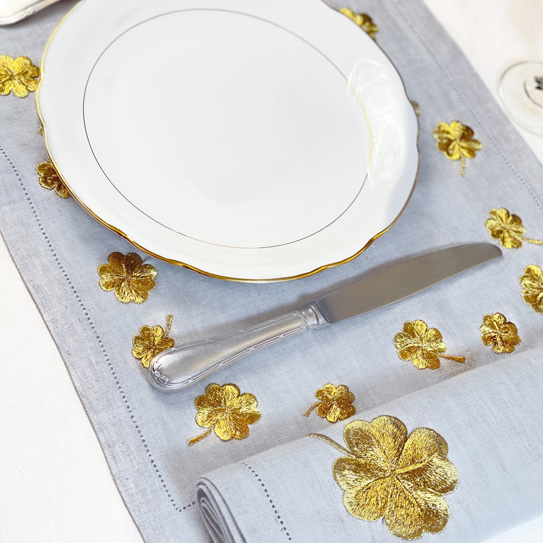 Golden Clover Napkins, Set of 4, Pearl