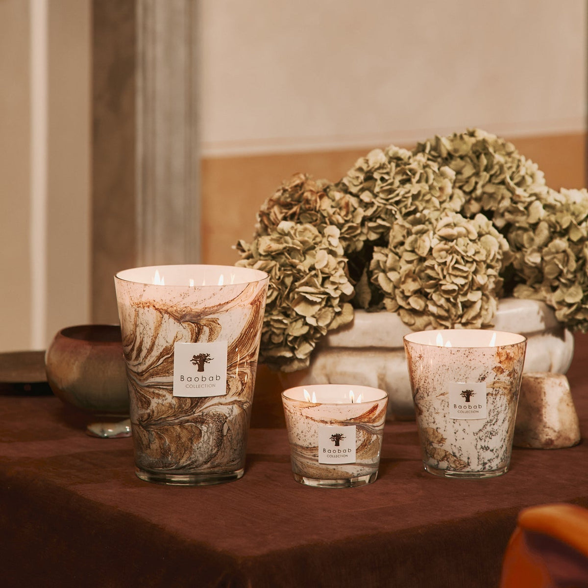 Baobab Collection Leaves Naïs 5-wick scented candle in mouth-blown glass, 3kg, styled in a room setting (2)