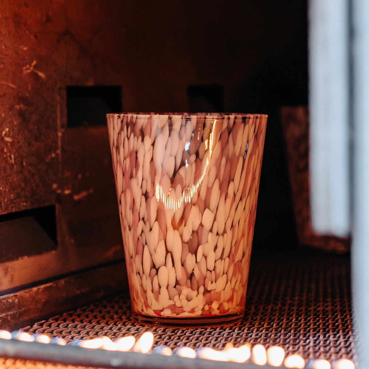 Baobab Collection Pearls White 4-wick scented candle in mouth-blown glass, 1.1kg, detail view