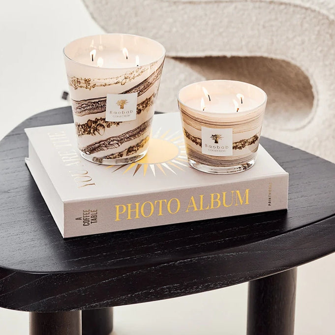 Baobab Collection Sand Siloli 4-wick scented candle in mouth-blown glass, 500g, styled in a room setting